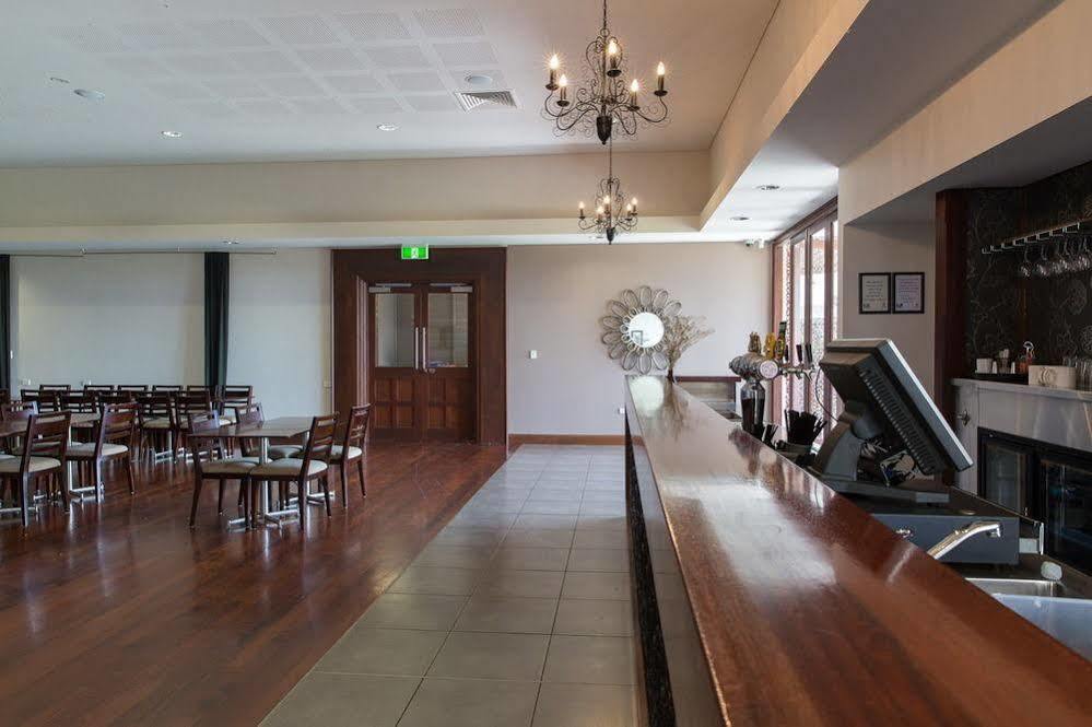 Merinda Village Hotel Bowen Exterior photo